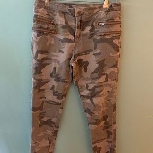 Camo Zipper Jeans